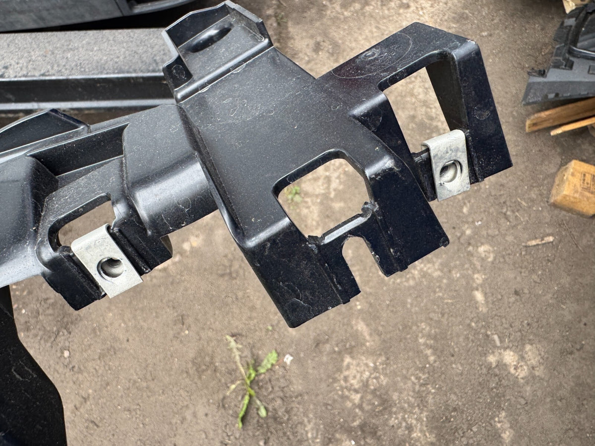 2022-2024 LAND ROVER RANGE ROVER L460 REAR BUMPER BRACKET OEM M8E2-17E800-A