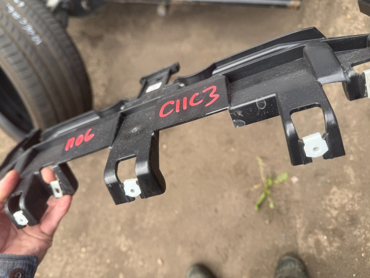 2022-2024 LAND ROVER RANGE ROVER L460 REAR BUMPER BRACKET OEM M8E2-17E800-A