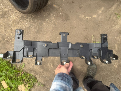 2022-2024 LAND ROVER RANGE ROVER L460 REAR BUMPER BRACKET OEM M8E2-17E800-A