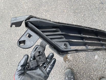 GENUINE Middle front grill Volvo v60 s60 pdc