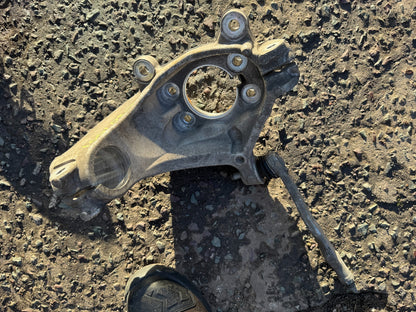 Knuckle Arm Depan Kiri Renault Austral 22- Espace VI E-TECH 23- 400156UA0A