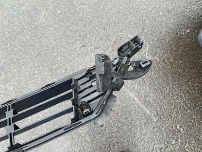 GENUINE Middle front grill Volvo v60 s60 pdc