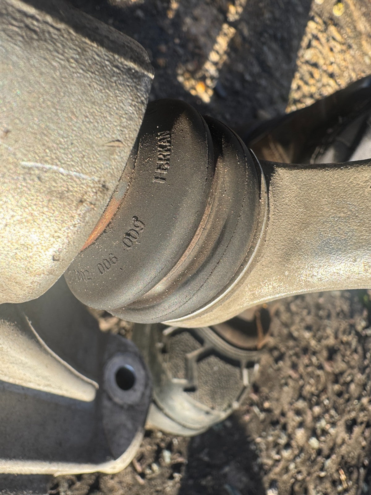 Knuckle Arm Depan Kiri Renault Austral 22- Espace VI E-TECH 23- 400156UA0A