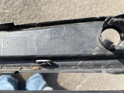 Kisi-kisi bumper dengan trim krom sisi kanan Volvo s-90 2018 Original