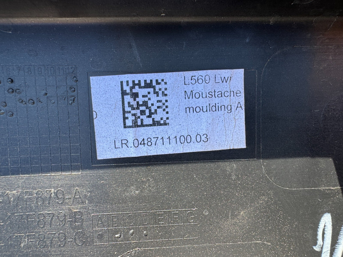 N8A2-17F879-A LAND ROVER RANGE ROVER L560 LOWER MOUSTACHE & VALLENCE & TOW CAP