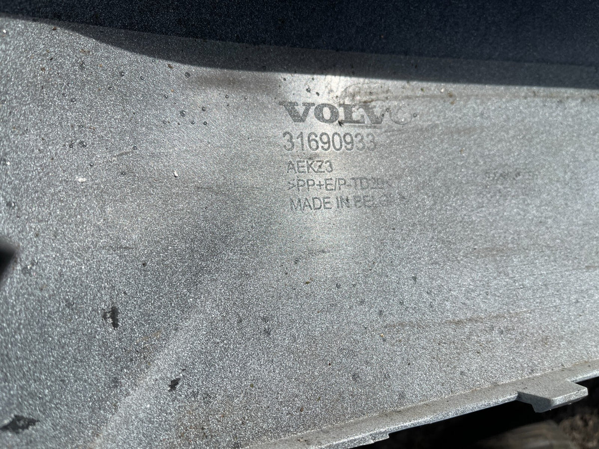 BUMPER DEPAN VOLVO TULEN XC40 2022 ke atas 5 Pintu SUV no. part 31690933