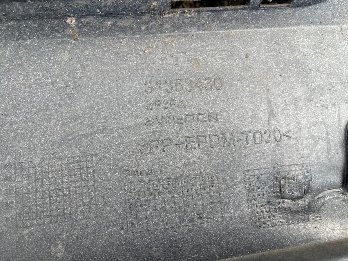 2021 Volvo XC90 rear bumper 31353430 Silver Dawn