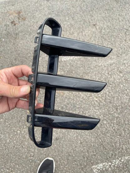 2021 COVER FRAME KISI-KISI JARING LIST LAMPU KABUT BUMPER DEPAN KANAN RANGE ROVER SPORT