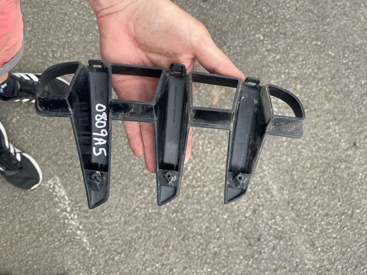 2021 COVER FRAME KISI-KISI JARING LIST LAMPU KABUT BUMPER DEPAN KANAN RANGE ROVER SPORT