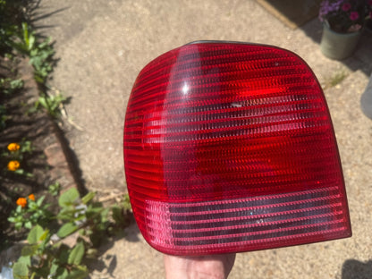 2000 VOLKSWAGEN POLO REAR LEFT LIGHT 6N0945095J