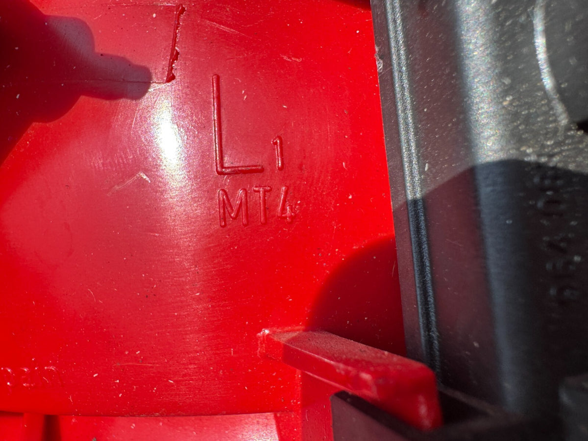 2000 VOLKSWAGEN POLO REAR LEFT LIGHT 6N0945095J