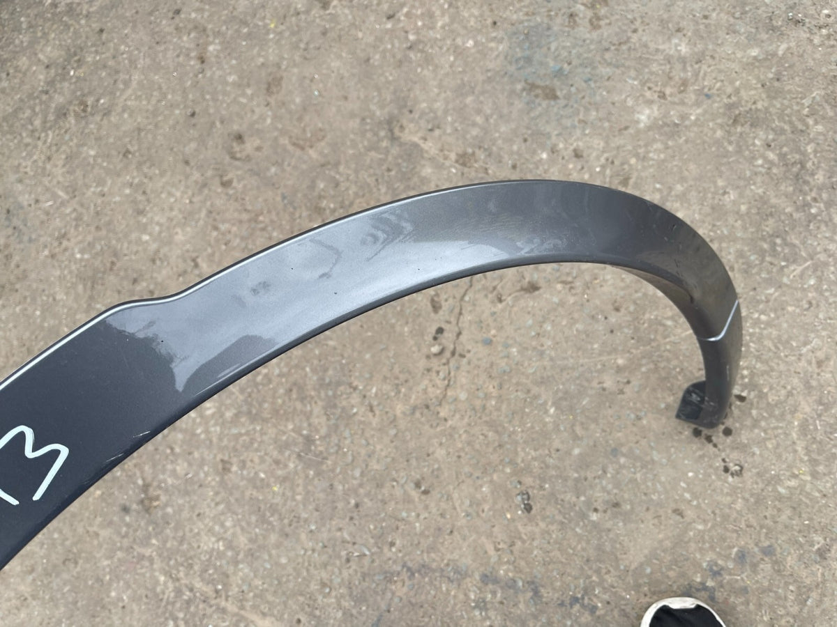 LAND ROVER DISCOVERY L550 2022 WHEEL ARCH TRIM RLH | LK72290E23A NO PDC