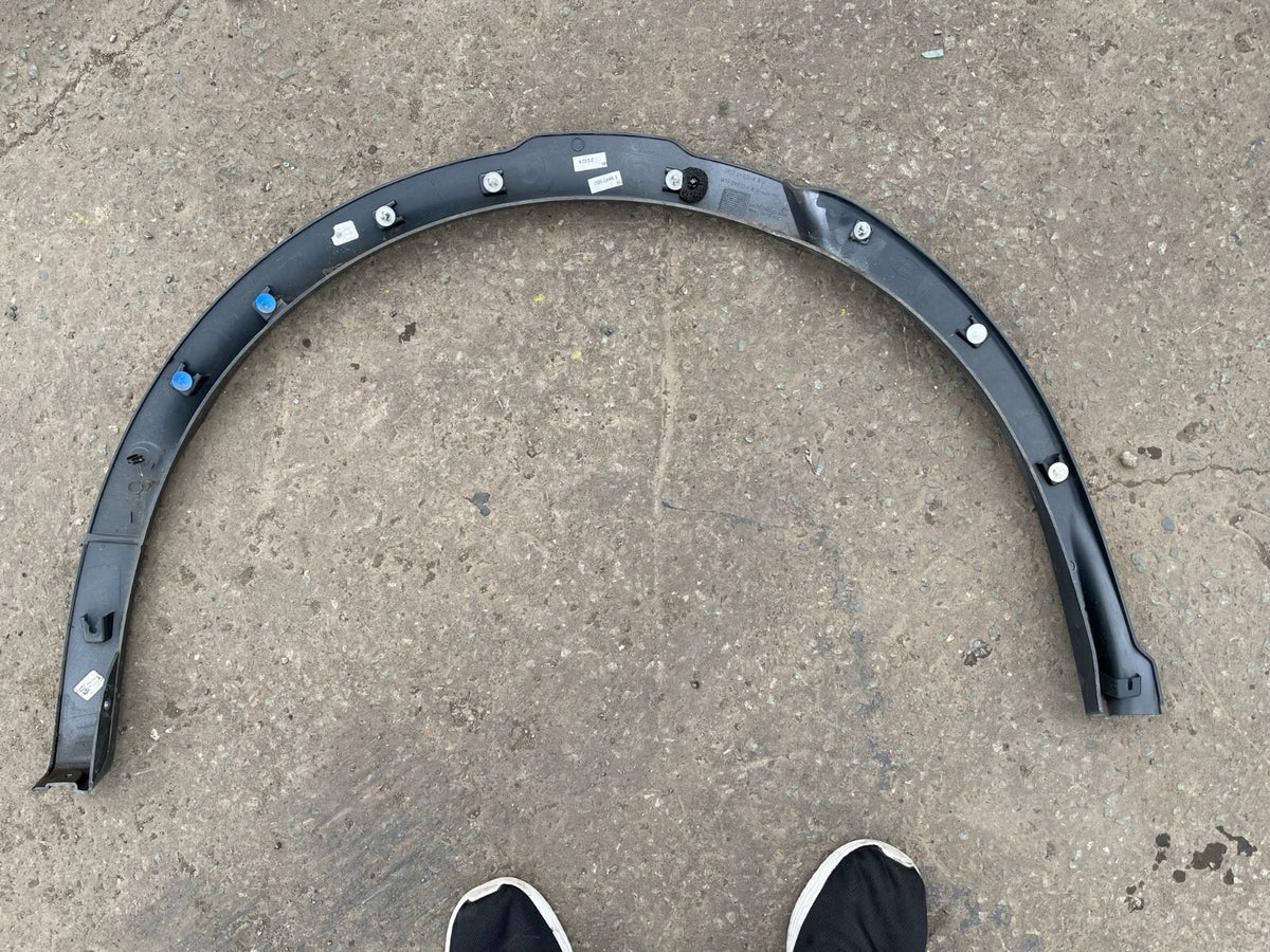 LAND ROVER DISCOVERY L550 2022 WHEEL ARCH TRIM RLH | LK72290E23A NO PDC
