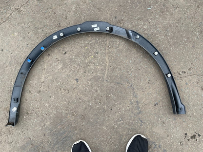 LAND ROVER DISCOVERY L550 2022 WHEEL ARCH TRIM RLH | LK72290E23A NO PDC