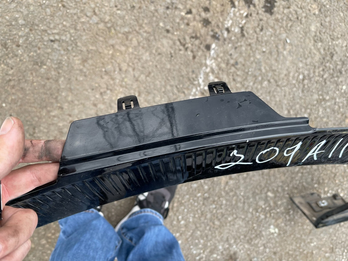 KIA EV6 2021 Left fender trim molding 87713CV100 DAMAGED