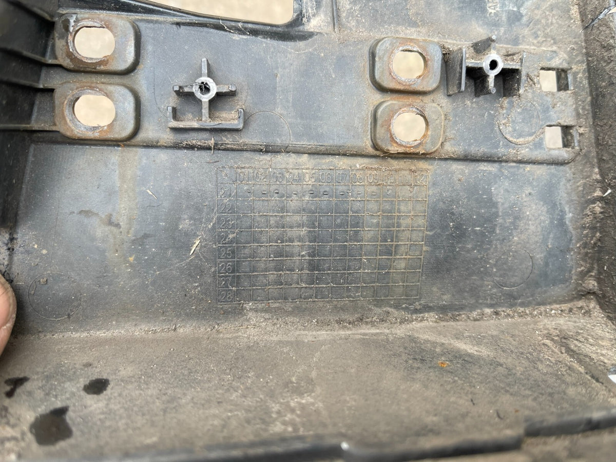 KIA EV6 2021 Left fender trim molding 87713CV100 DAMAGED
