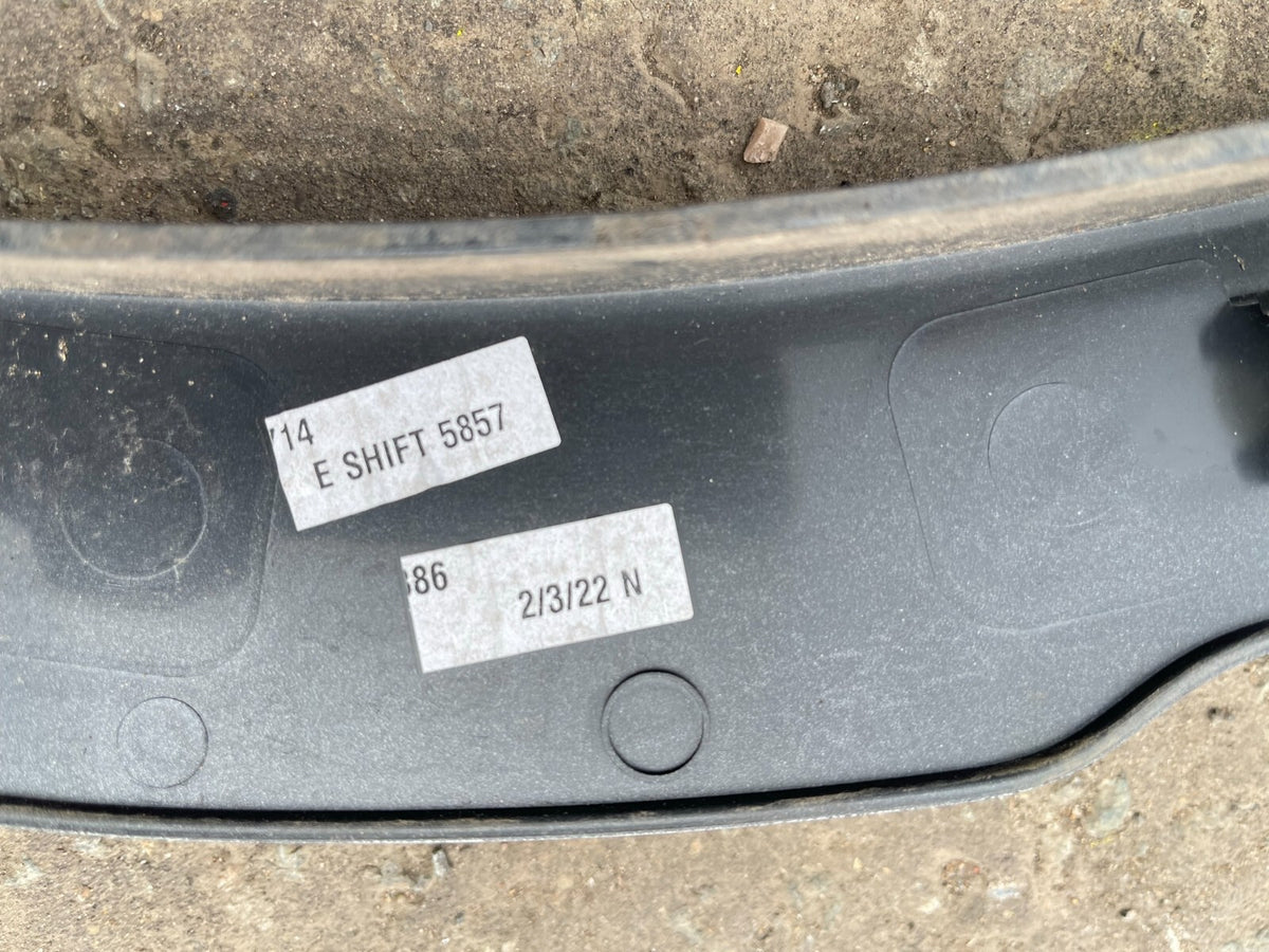 LAND ROVER DISCOVERY L550 2022 WHEEL ARCH TRIM RLH | LK72290E23A NO PDC