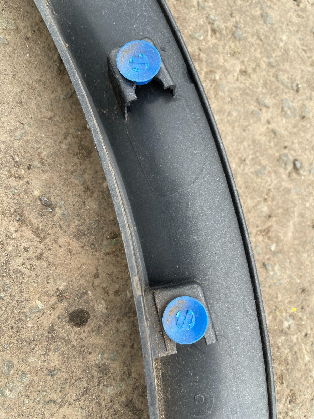 LAND ROVER DISCOVERY L550 2022 WHEEL ARCH TRIM RLH | LK72290E23A NO PDC