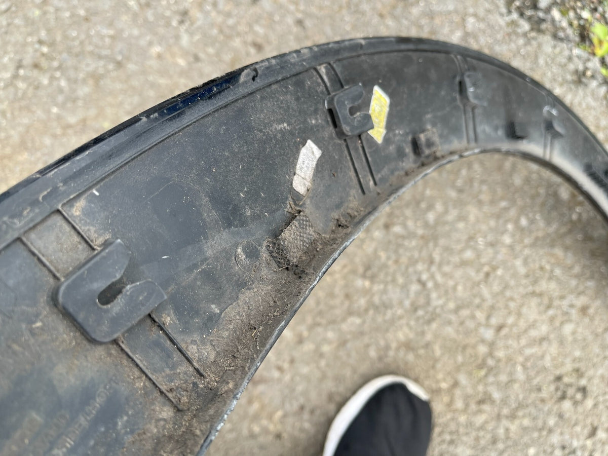 KIA EV6 2021 Left fender trim molding 87713CV100 DAMAGED