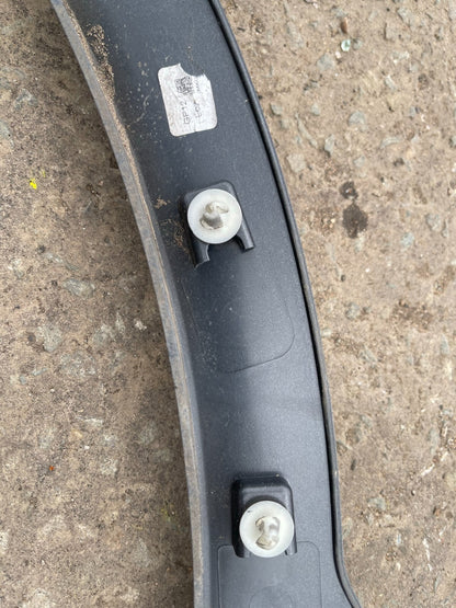 LAND ROVER DISCOVERY L550 2022 WHEEL ARCH TRIM RLH | LK72290E23A NO PDC
