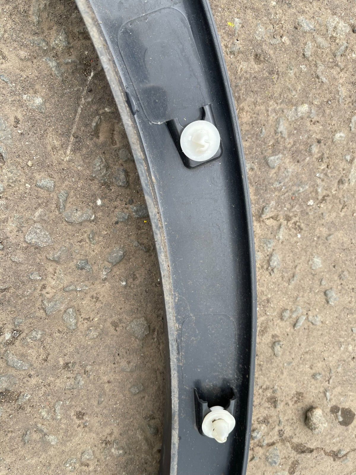 LAND ROVER DISCOVERY L550 2022 WHEEL ARCH TRIM RLH | LK72290E23A NO PDC
