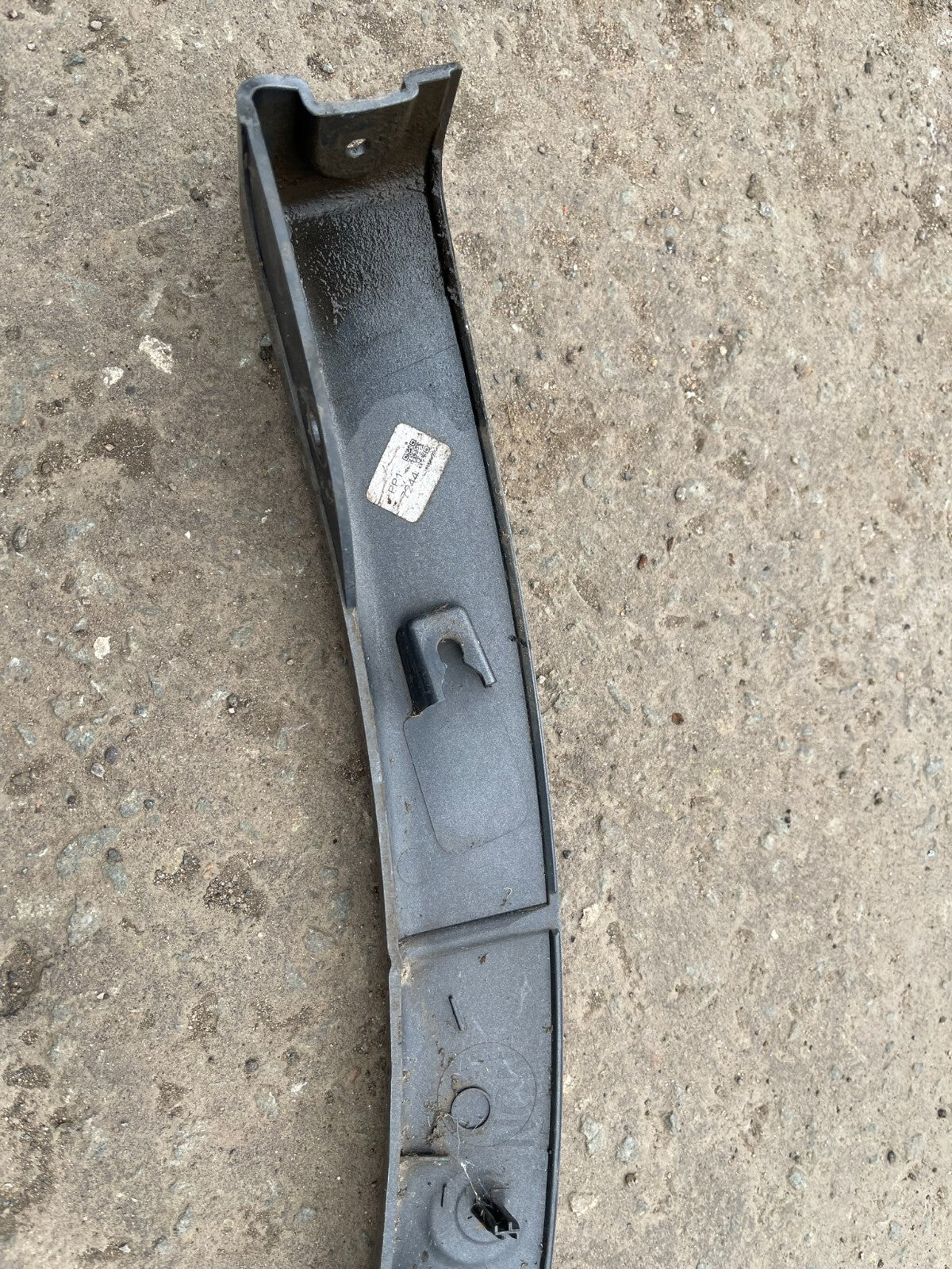 LAND ROVER DISCOVERY L550 2022 WHEEL ARCH TRIM RLH | LK72290E23A NO PDC