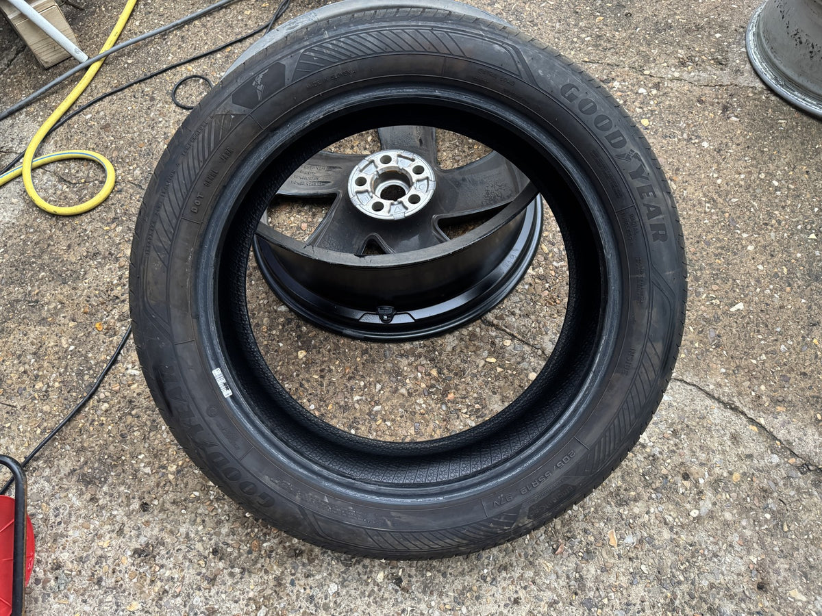 205 55 19 GOODYEAR EFFICIENTGRIP PERFORMANCE 2 97V XL 8mm NO REPAIRS 2026 X1