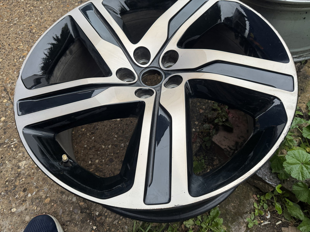 Genuine Land Rover 22 9.5J Gloss Black Alloy Wheel MY42-1007-DA Cracked Buckled