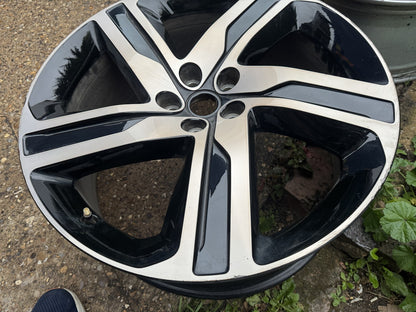Genuine Land Rover 22 9.5J Gloss Black Alloy Wheel MY42-1007-DA Cracked Buckled
