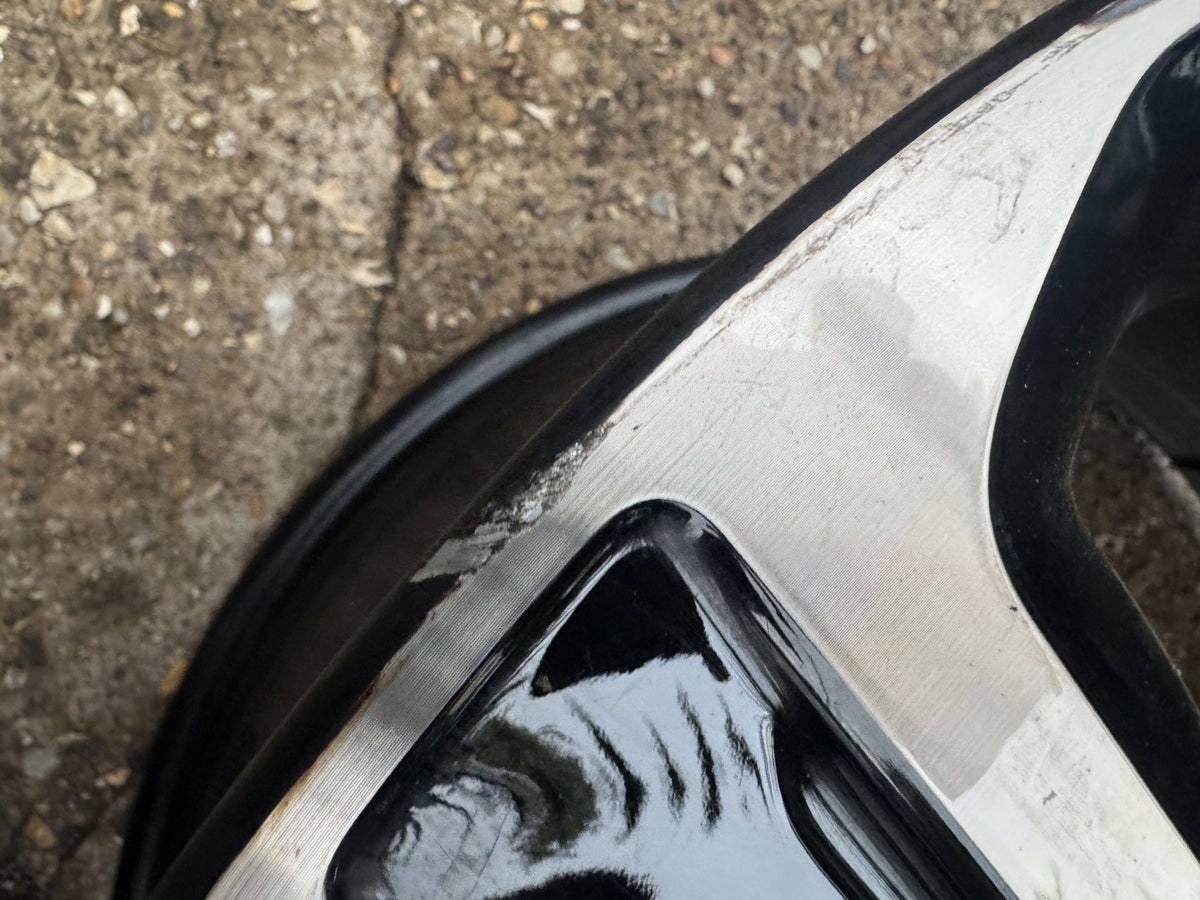 Genuine Land Rover 22 9.5J Gloss Black Alloy Wheel MY42-1007-DA Cracked Buckled