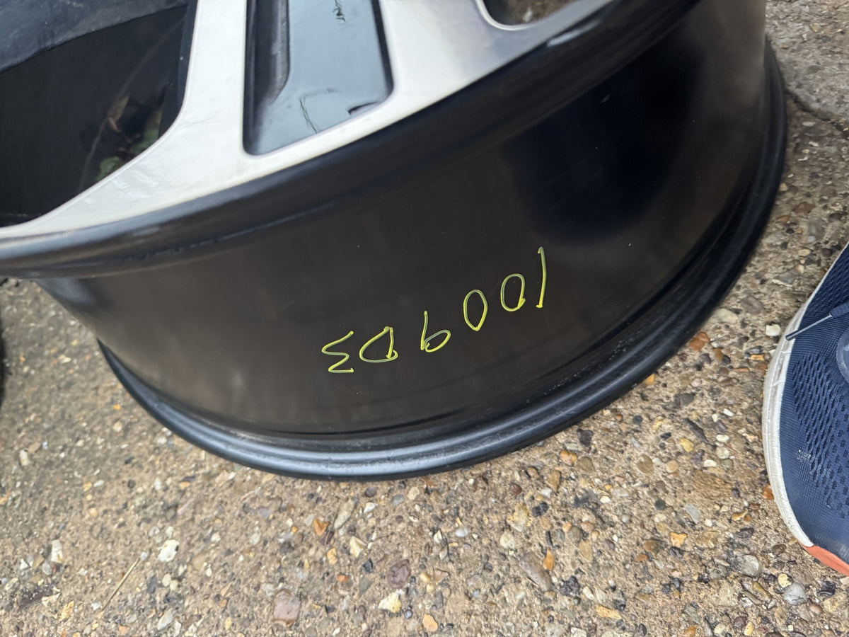 Genuine Land Rover 22 9.5J Gloss Black Alloy Wheel MY42-1007-DA Cracked Buckled