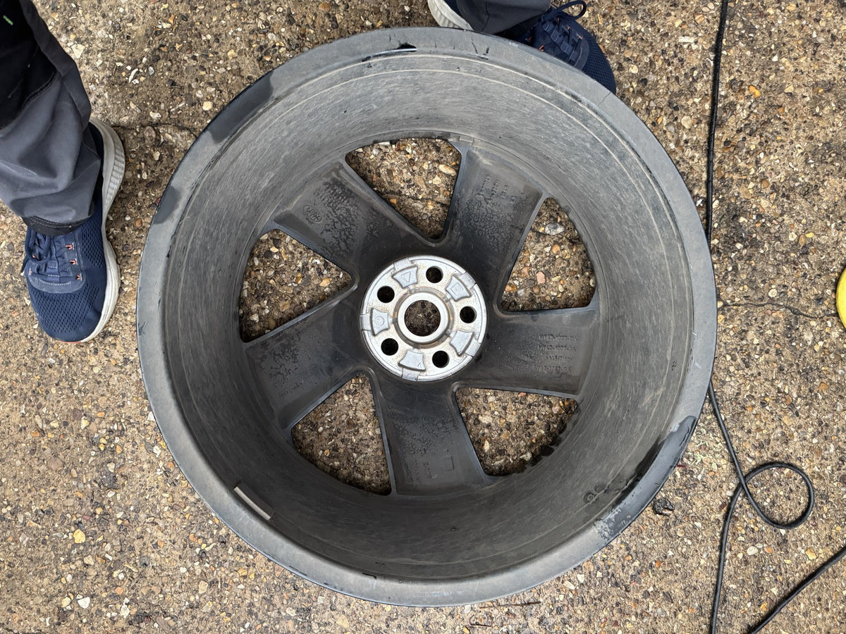 Genuine Land Rover 22 9.5J Gloss Black Alloy Wheel MY42-1007-DA Cracked Buckled