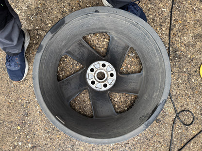 Genuine Land Rover 22 9.5J Gloss Black Alloy Wheel MY42-1007-DA Cracked Buckled