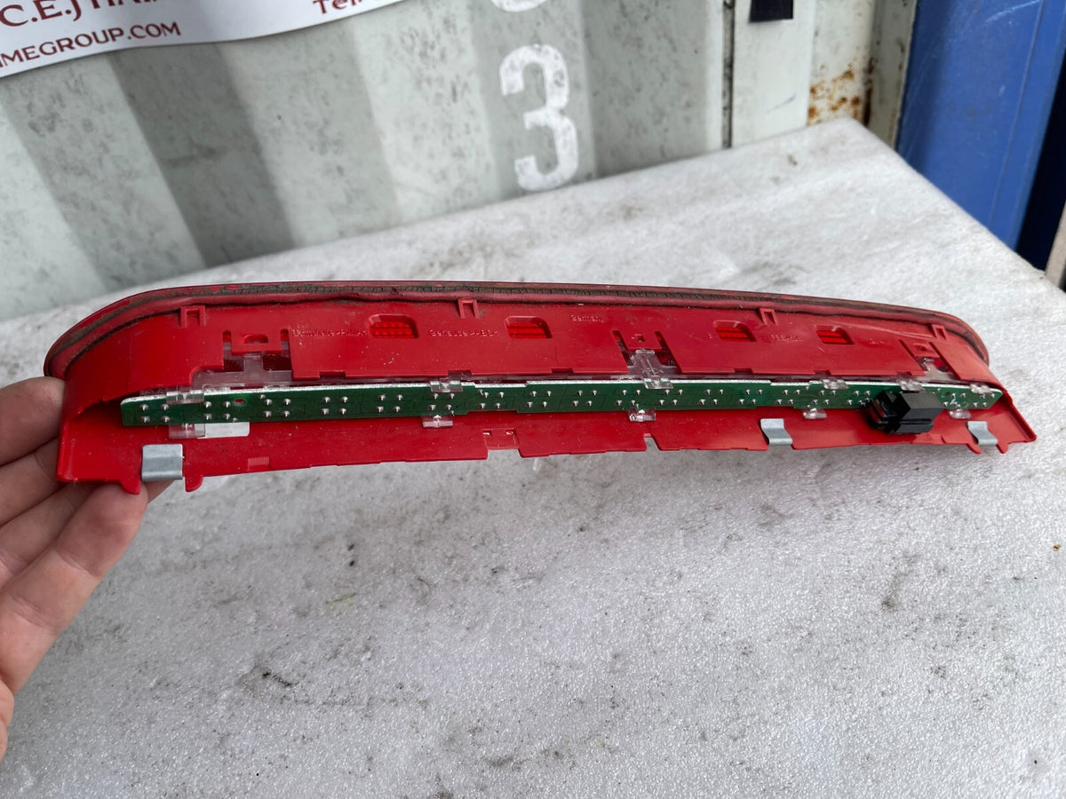 2012 VW GOLF / SEAT TARRACO THIRD BRAKE LIGHT 1k6945057a FEE4528