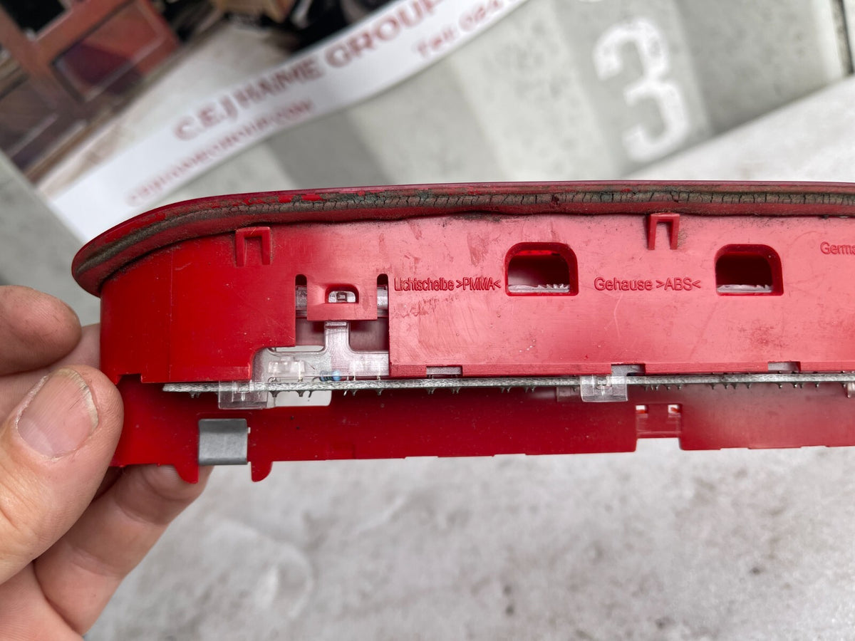 2012 VW GOLF / SEAT TARRACO THIRD BRAKE LIGHT 1k6945057a FEE4528
