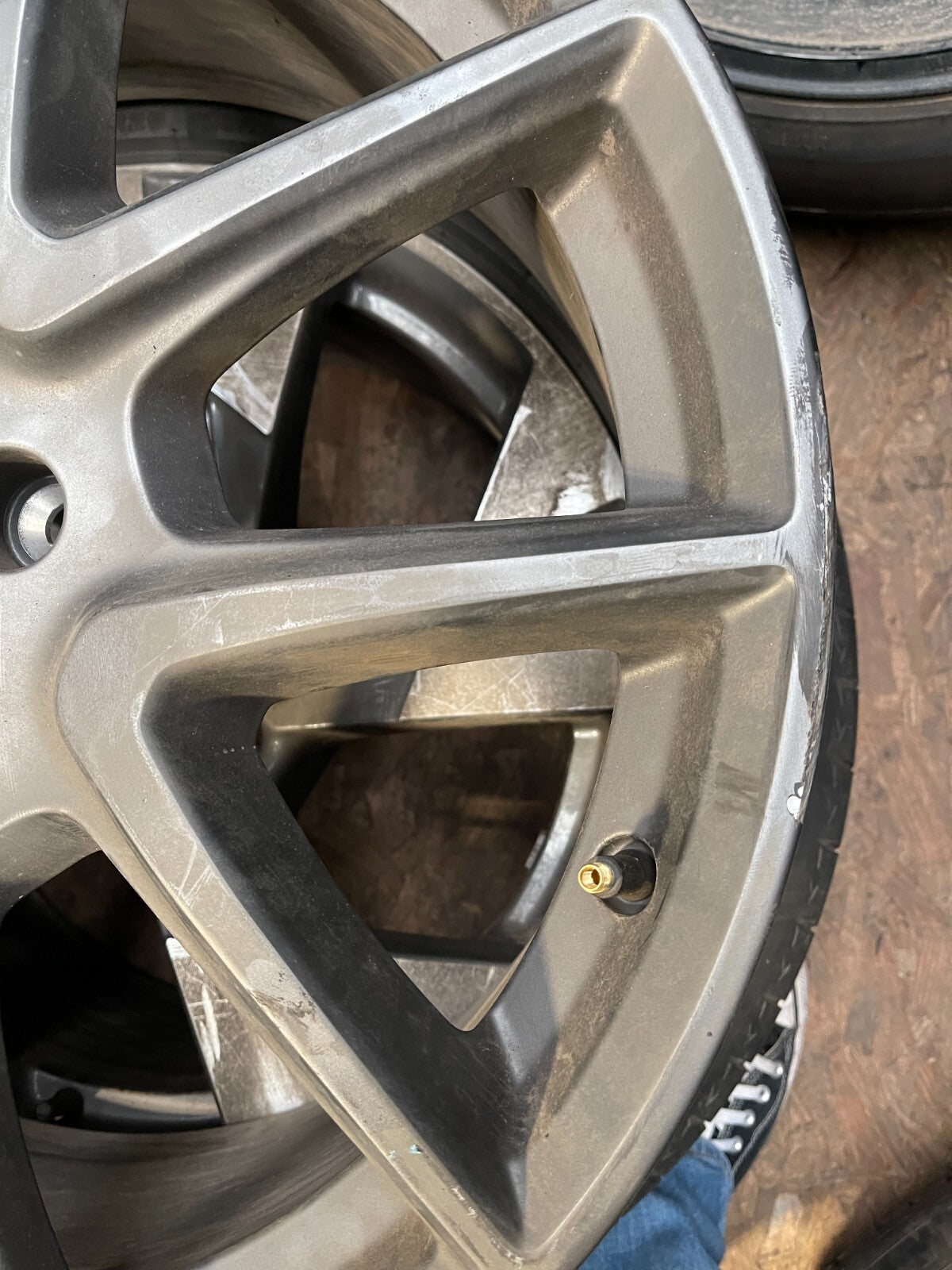 GENUINE RANGE ROVER VELAR L560 21" 8.5J ALLOY WHEEL L8A21007CA