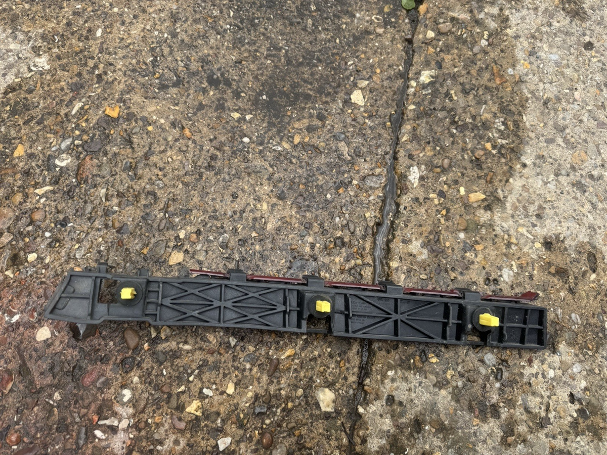 Genuine Kia Sportage 2015-2022 RH Rear Bumper Side Bracket 86614F1000