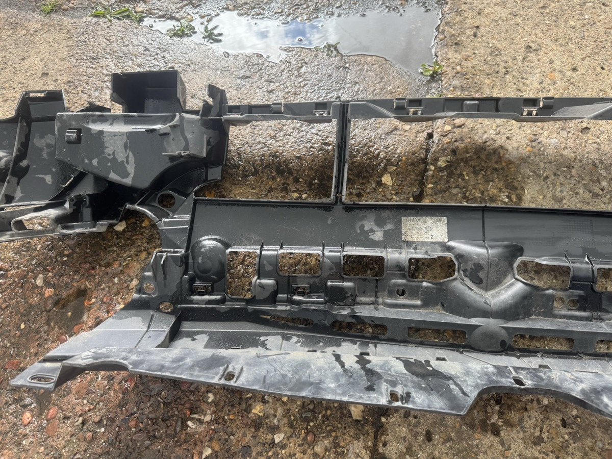 PEUGEOT PARTNER MK2 2015-2018 Front Grille Surround 9810895080
