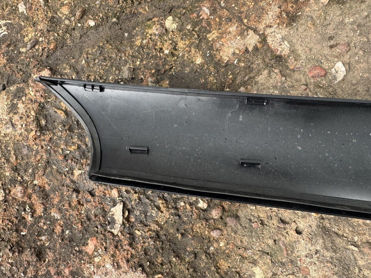 2022-2024 RANGE ROVER SPORT L461 A PILLAR WINDSCREEN EXTERIOR TRIM RIGHT