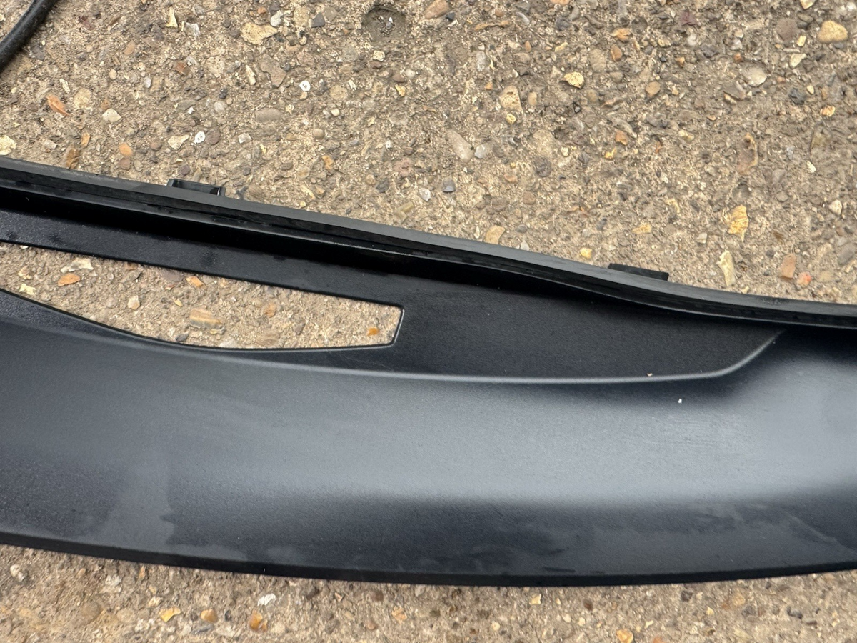 Range Rover L460 Winscreen Wiper Cover Trim Genuine P/N M8E2-16F654-AC REF H3E22