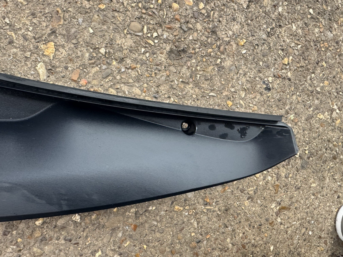 Range Rover L460 Winscreen Wiper Cover Trim Genuine P/N M8E2-16F654-AC REF H3E22