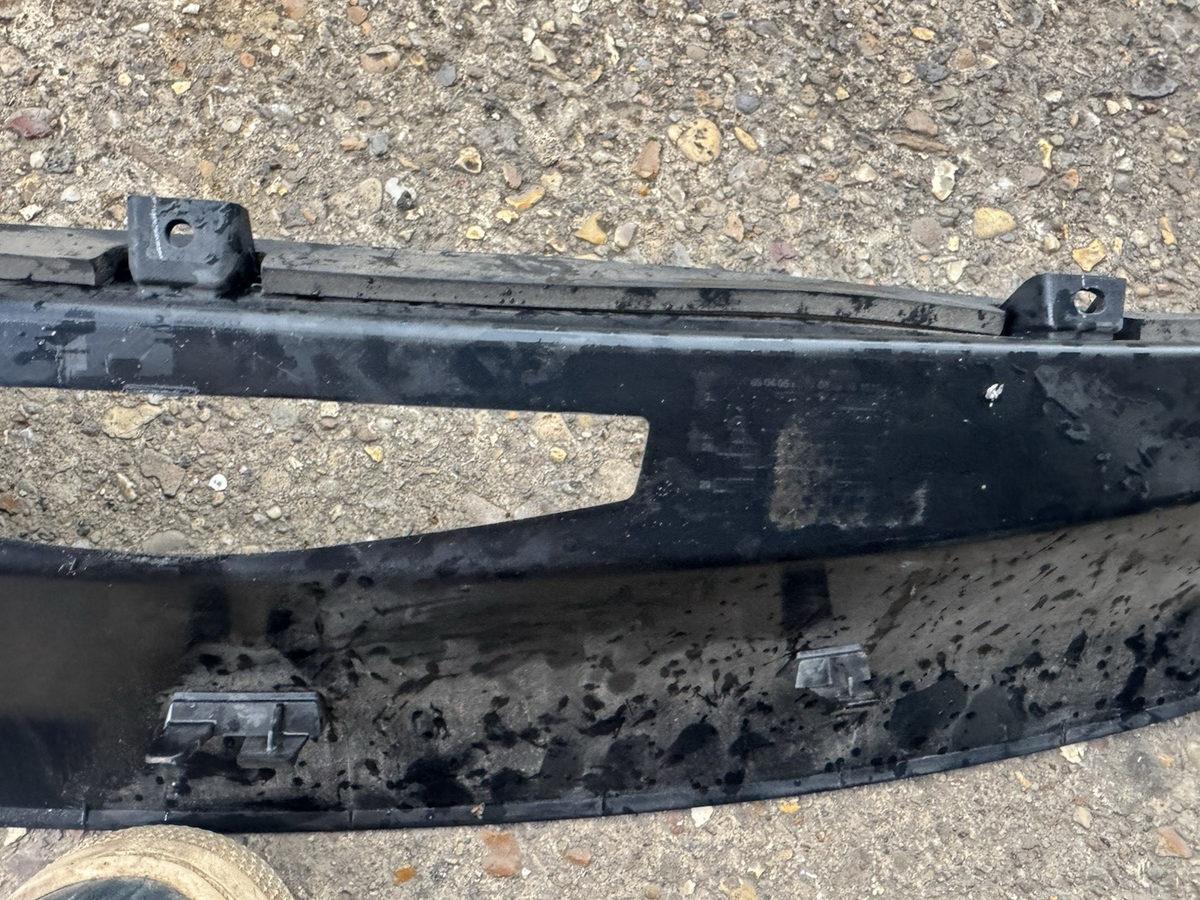 Range Rover L460 Winscreen Wiper Cover Trim Genuine P/N M8E2-16F654-AC REF H3E22