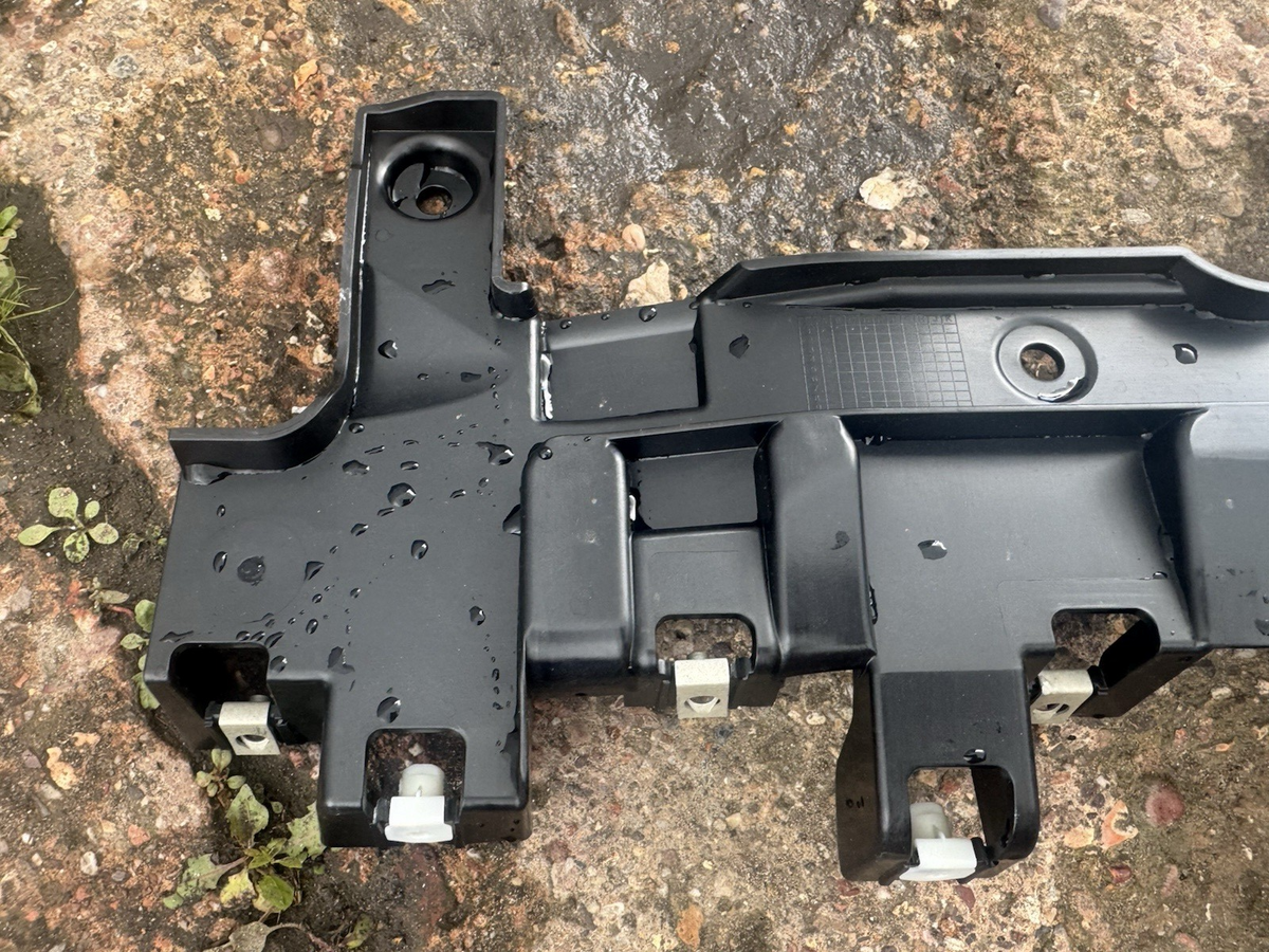 2022-2024 LAND ROVER RANGE ROVER L460 REAR BUMPER BRACKET OEM M8E2-17E800-A