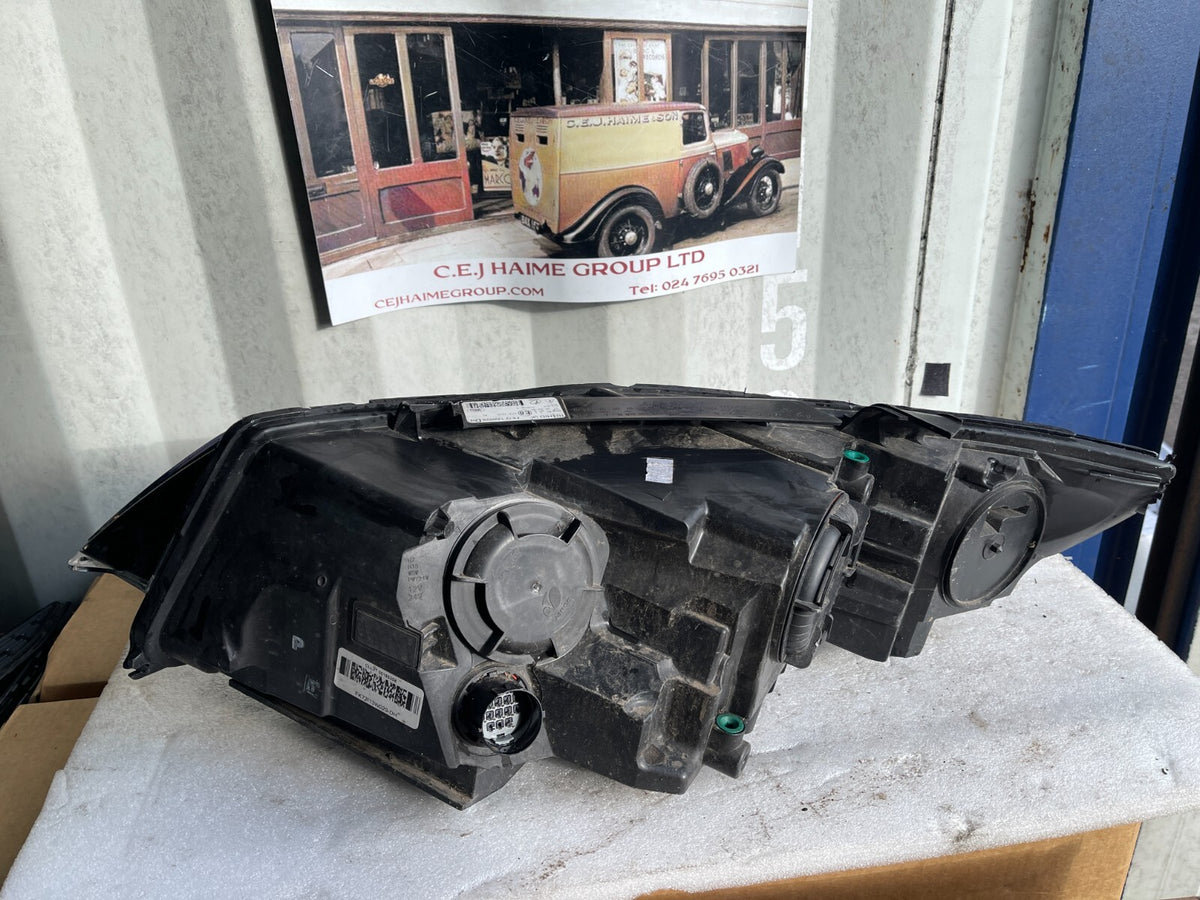 Land Rover Discovery Sport 2019 Headlight FK72-13W029-DH RIGHT DAMAGED