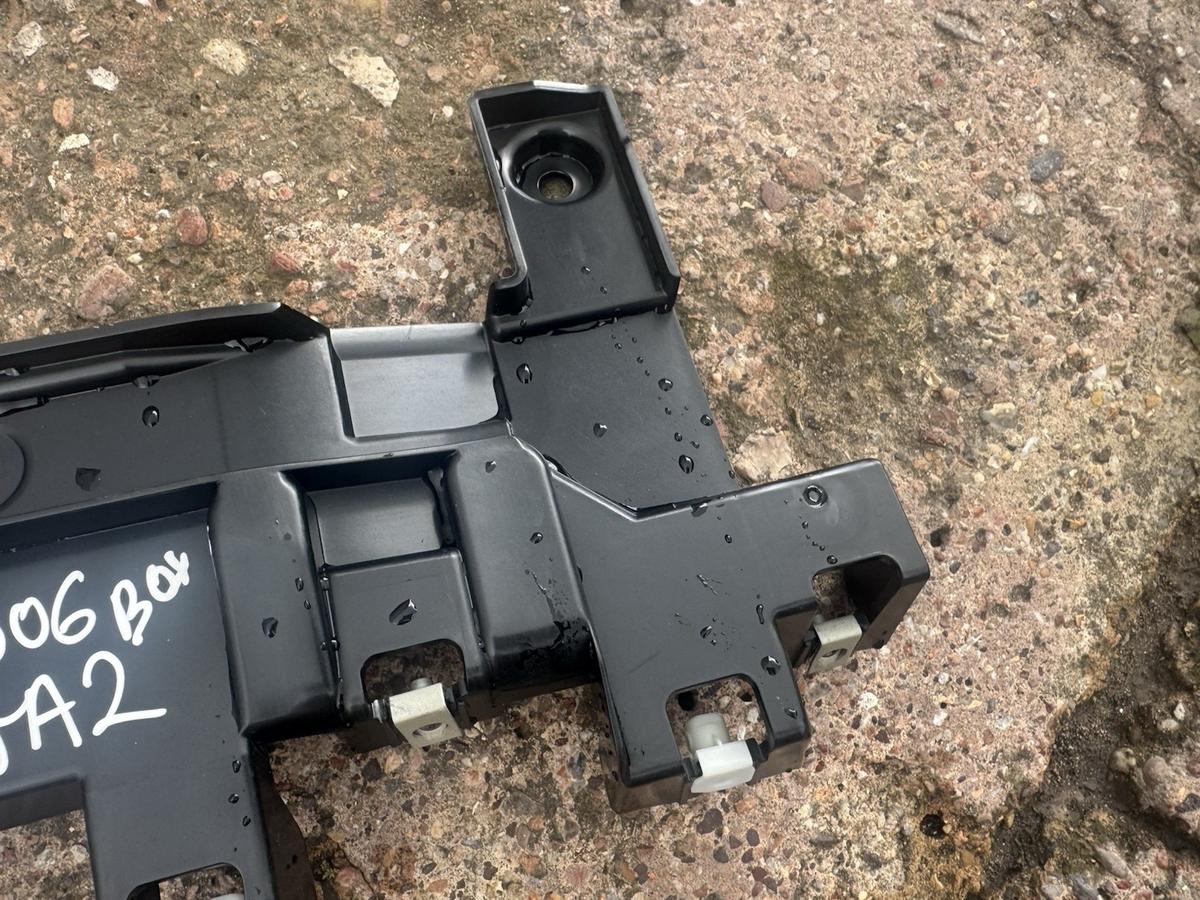 2022-2024 LAND ROVER RANGE ROVER L460 REAR BUMPER BRACKET OEM M8E2-17E800-A