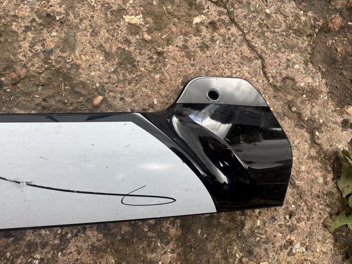 2022-24 RANGE ROVER SPORT L461 A PILLAR WINDSCREEN EXTERIOR TRIM LEFT