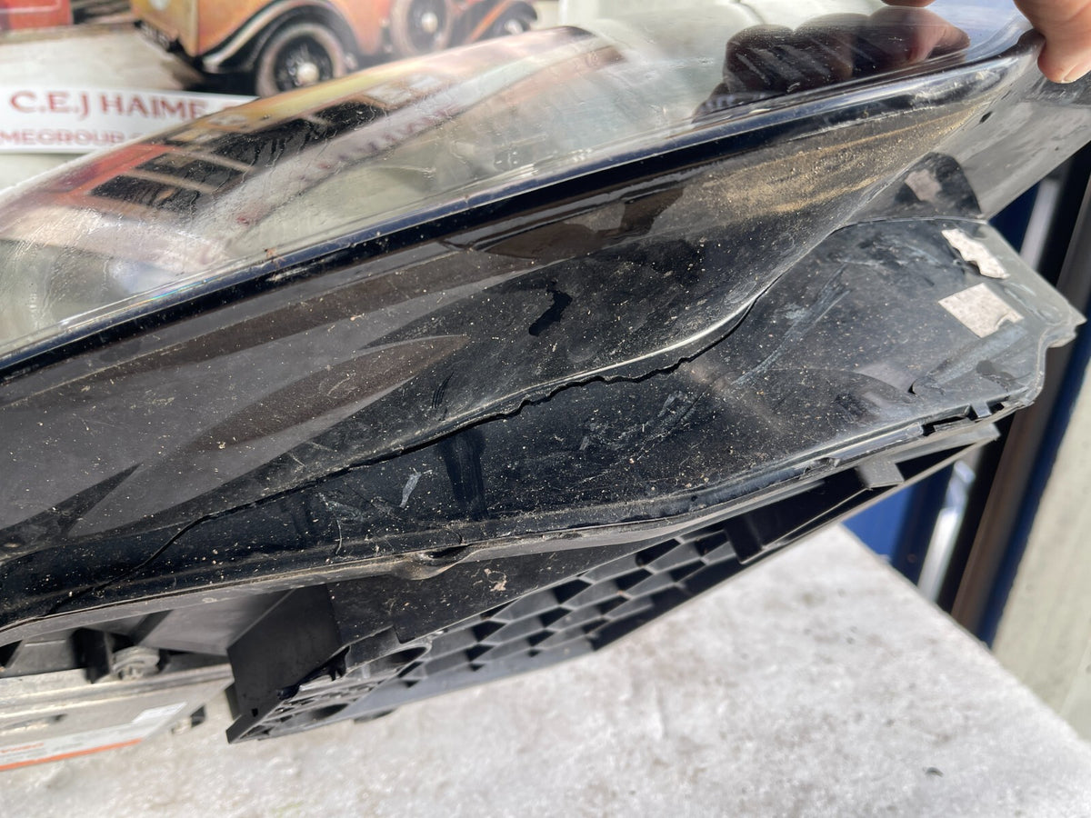 Land Rover Discovery Sport 2019 Headlight FK72-13W029-DH RIGHT DAMAGED