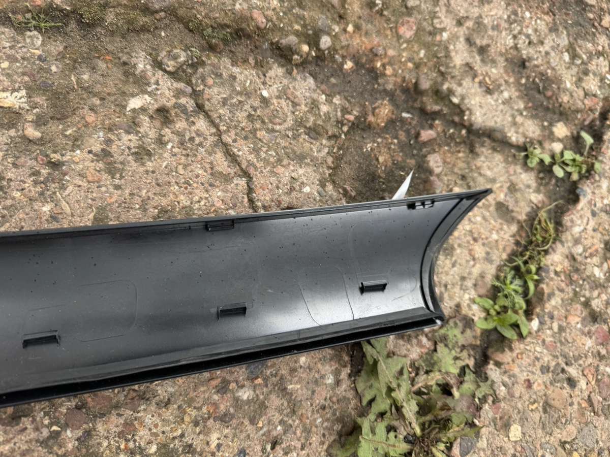 2022-24 RANGE ROVER SPORT L461 A PILLAR WINDSCREEN EXTERIOR TRIM LEFT