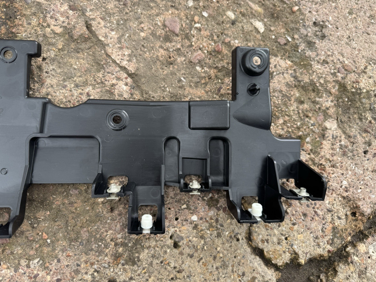 2022-2024 LAND ROVER RANGE ROVER L460 REAR BUMPER BRACKET OEM M8E2-17E800-A