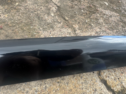 Cherry 7 2023on left windshield molding 609001874ab
